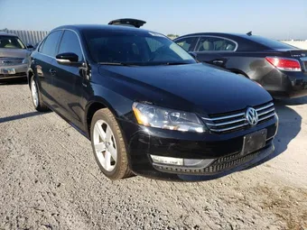 2015 Volkswagen Passat 1VWAS7A33FC121366