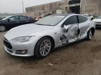 2015 Tesla Model S 5YJSA1H29FFP75876