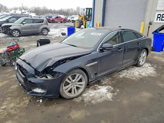 2016 Jaguar XJ-Series SAJWA2G7XG8V98102