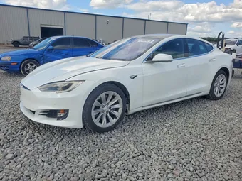 2018 Tesla Model S 5YJSA1E24JF281793