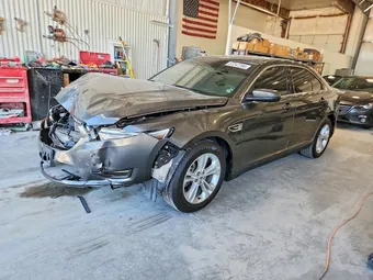 2016 Ford Taurus 1FAHP2E85GG131800
