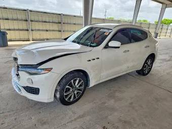 2017 Maserati Levante ZN661XUL2HX245579