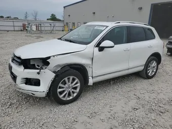 2014 Volkswagen Touareg WVGEF9BP3ED008320