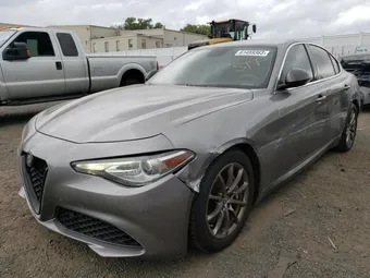 2018 Alfa Romeo Giulia ZARFAEBNXJ7581745