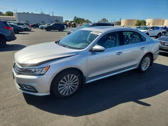 2016 Volkswagen Passat 1VWBT7A38GC041242
