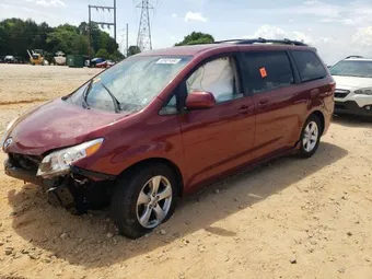 2017 Toyota Sienna 5TDKZ3DC5HS859579