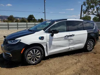 2024 Chrysler Pacifica Hybrid 2C4RC1S74RR130851
