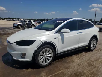 2018 Tesla Model X 5YJXCAE23JF121274
