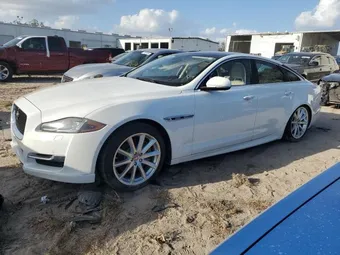 2016 Jaguar XJ-Series SAJWA1C77G8V92015