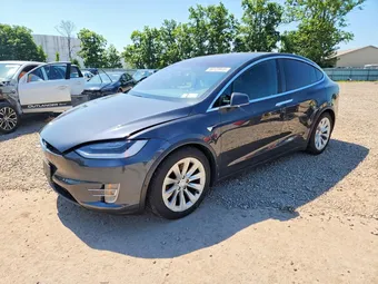 2018 Tesla Model X 5YJXCDE23JF122300
