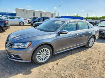 2017 Volkswagen Passat 1VWBT7A36HC078887