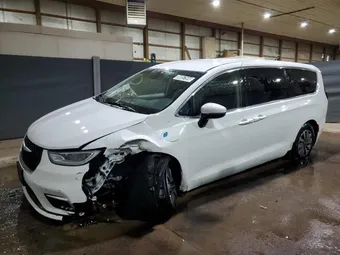 2023 Chrysler Pacifica Hybrid 2C4RC1L73PR622301