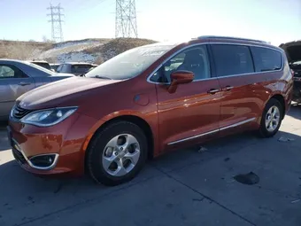 2018 Chrysler Pacifica Hybrid 2C4RC1L7XJR175697