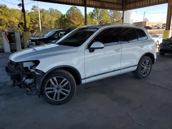 2016 Volkswagen Touareg WVGEF9BP4GD003047