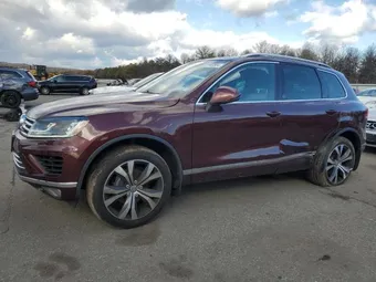 2017 Volkswagen Touareg WVGRF7BP4HD004903