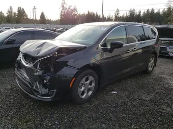 2018 Chrysler Pacifica Hybrid 2C4RC1H74JR145166