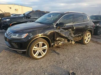 2017 Volkswagen Touareg WVGGF7BP9HD006413