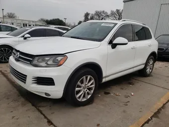 2014 Volkswagen Touareg WVGEF9BP8ED003324