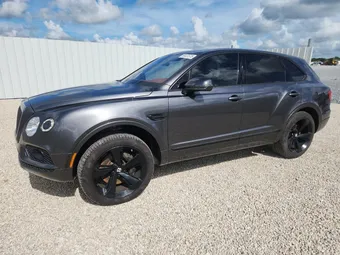 2018 Bentley Bentayga SJAAC2ZV7JC019555