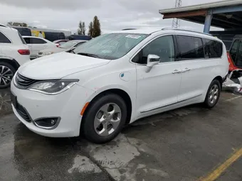 2018 Chrysler Pacifica Hybrid 2C4RC1N7XJR358661