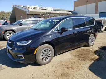 2024 Chrysler Pacifica Hybrid 2C4RC1S73RR130842