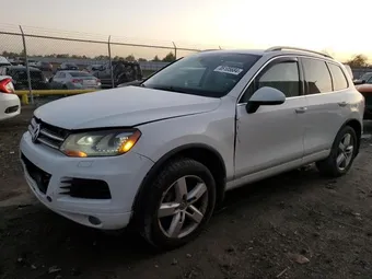 2014 Volkswagen Touareg WVGEP9BP4ED013295
