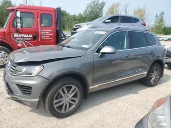 2016 Volkswagen Touareg WVGEF9BP4GD007695