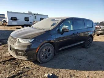 2022 Chrysler Pacifica Hybrid 2C4RC1L74NR137968