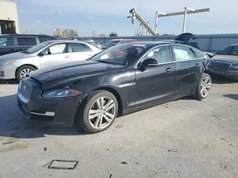 2016 Jaguar XJ-Series SAJWA2G73G8V93825