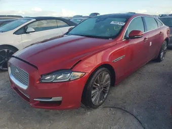 2018 Jaguar XJ-Series SAJWA2GE3JMW13651