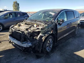 2022 Chrysler Pacifica Hybrid 2C4RC1L76NR122940