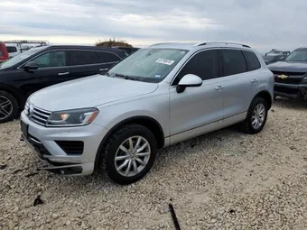 2016 Volkswagen Touareg WVGEF9BP2GD008196