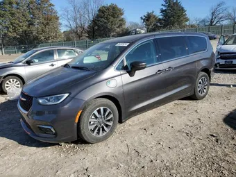 2022 Chrysler Pacifica Hybrid 2C4RC1L73NR135354