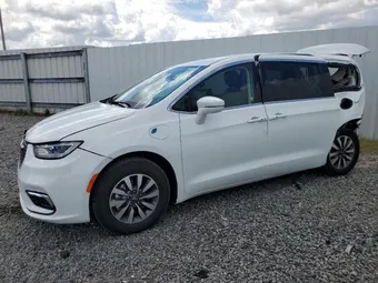 2022 Chrysler Pacifica Hybrid 2C4RC1L74NR136996
