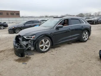 2019 Audi e-tron WA1VAAGE7KB024291