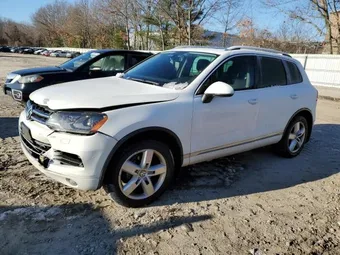 2014 Volkswagen Touareg WVGEF9BP0ED014088
