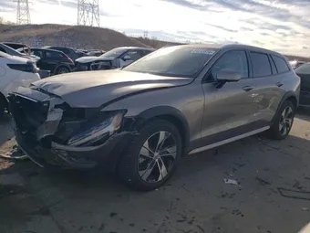 2021 Volvo V60 YV4102WK0M1071558