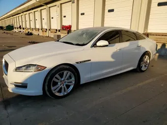 2016 Jaguar XJ-Series SAJWJ1CD8G8W02265