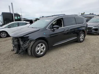 2018 Chrysler Pacifica Hybrid 2C4RC1L73JR230183