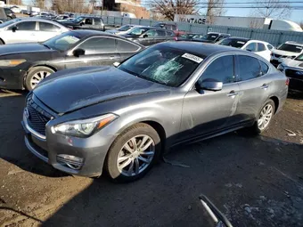 2018 Infiniti Q70 JN1BY1AR4JM220498