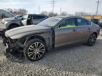 2017 Jaguar XF SAJBK4BV3HCY27425