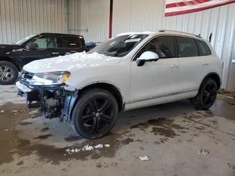 2017 Volkswagen Touareg WVGRF7BP5HD002450
