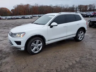 2015 Volkswagen Touareg WVGEF9BP7FD006118