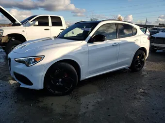 2022 Alfa Romeo Stelvio ZASPAKBN0N7D39394