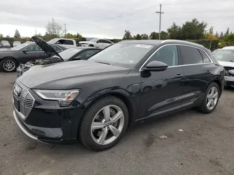 2019 Audi e-tron WA1LAAGE2KB021029