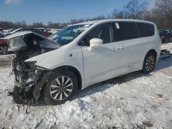 2022 Chrysler Pacifica Hybrid 2C4RC1L71NR122912