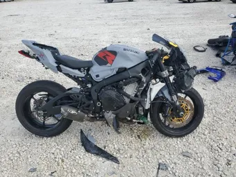 2022 Suzuki GSXR1000 JS1DM11B4N7100154