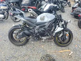 2022 Suzuki GSXR600 JS1GN7FA4N7100295