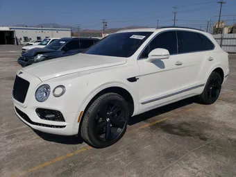 2018 Bentley Bentayga SJAAC2ZV1JC017896
