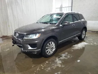 2016 Volkswagen Touareg WVGEF9BP0GD001831
